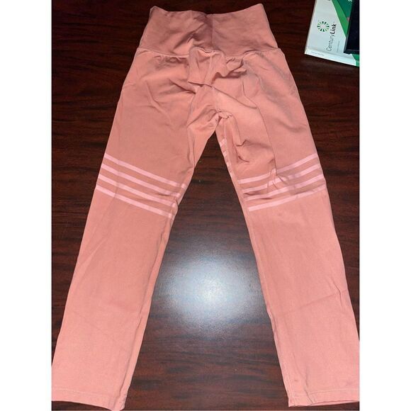 Toned by Ashy Bines 3/4 Leggings with Shiny Stripes - Picture 2 of 11